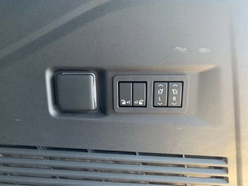 Used 2023 GMC Yukon Denali Ultimate AWD/4WD image 7
