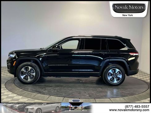 Used 2023 Jeep Grand Cherokee 4WD 4xe image 5