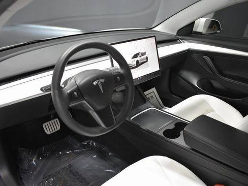 Used 2023 Tesla Model 3 Performance image 4