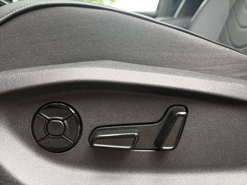 Used 2026 Volkswagen Tiguan SE FWD image 18
