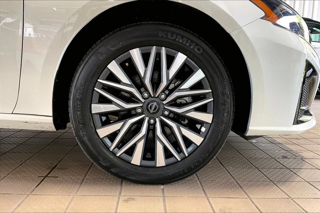 Used 2025 Nissan Altima 2.5 SV AWD/4WD image 34