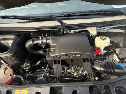 Used 2021 Mercedes-Benz Sprinter 2500 image 16