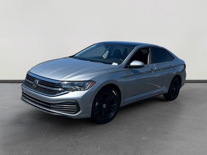 Used 2023 Volkswagen Jetta SE w/ Panoramic Sunroof Package