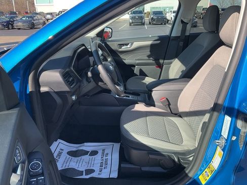 Used 2021 Ford Escape SE image 2