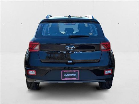 New 2025 Hyundai Venue SEL image 7