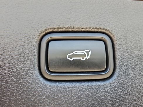 Used 2023 Hyundai Palisade SEL w/ Premium Package FWD image 9