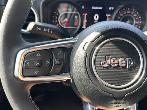 Used 2025 Jeep Wrangler Unlimited Sahara AWD/4WD image 19