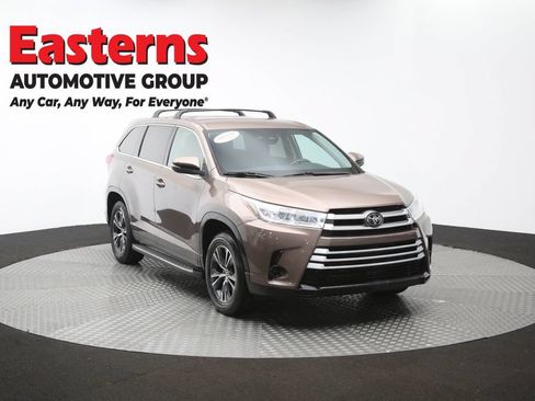 Used 2019 Toyota Highlander LE FWD image 49