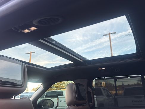 Used 2022 Ford Explorer King Ranch w/ Premium Technology Package image 51