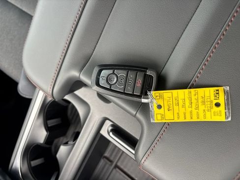 Used 2025 Ford Expedition Max Active AWD/4WD image 2