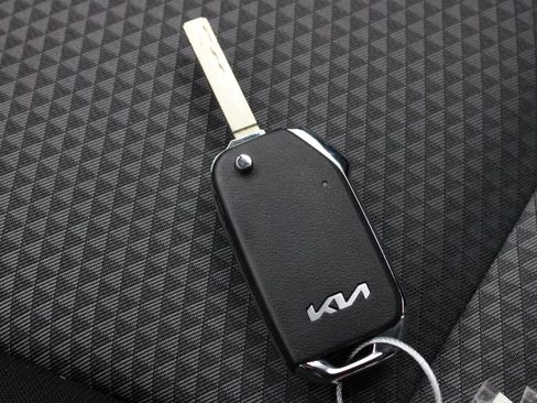 Used 2025 Kia Soul LX FWD image 46
