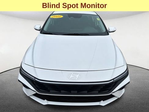 Used 2025 Hyundai Elantra SE image 4