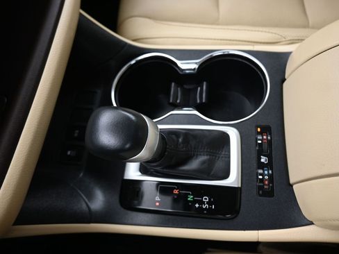 Used 2016 Toyota Highlander Limited image 25