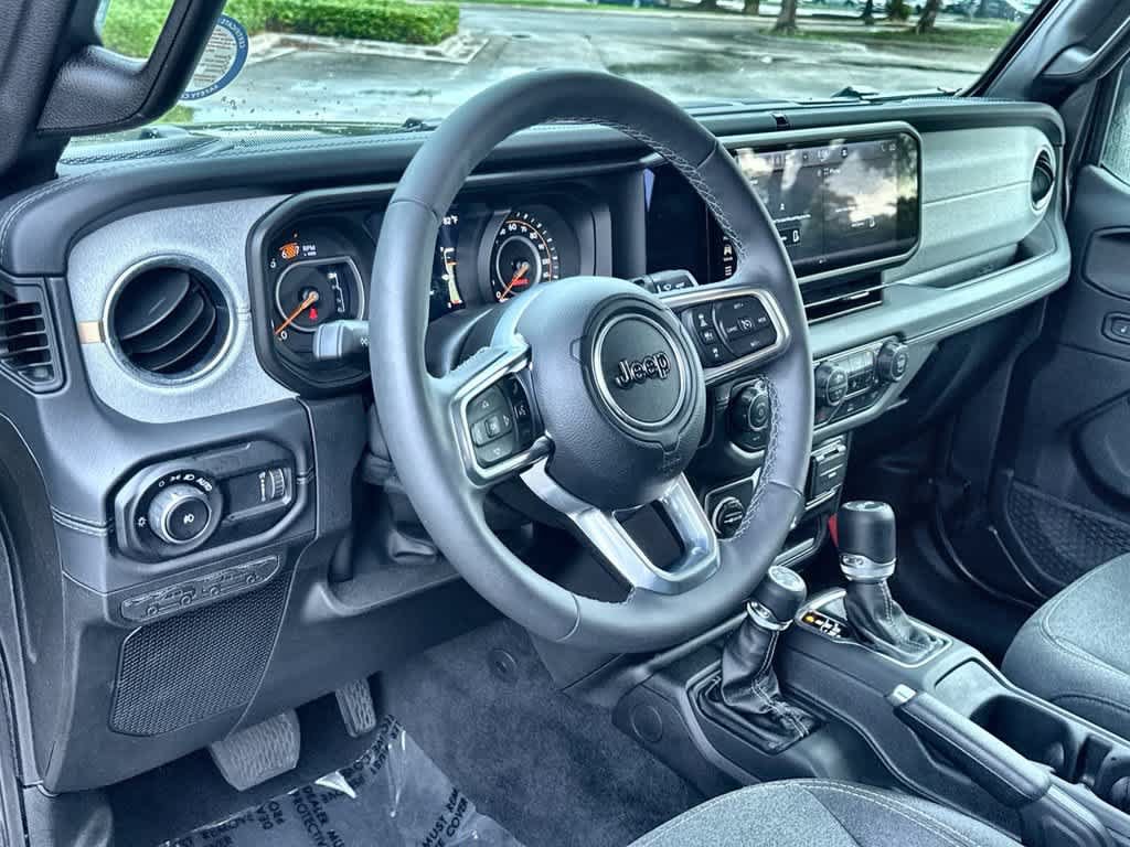 Used 2026 Jeep Wrangler Unlimited Sahara AWD/4WD image 13