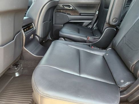 Used 2025 Lexus GX 550 w/ Cold Area Package AWD/4WD image 30