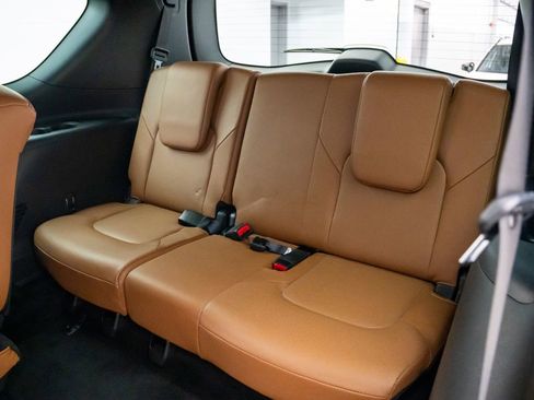 Used 2023 INFINITI QX80 Sensory w/ All-Season Package AWD/4WD image 19