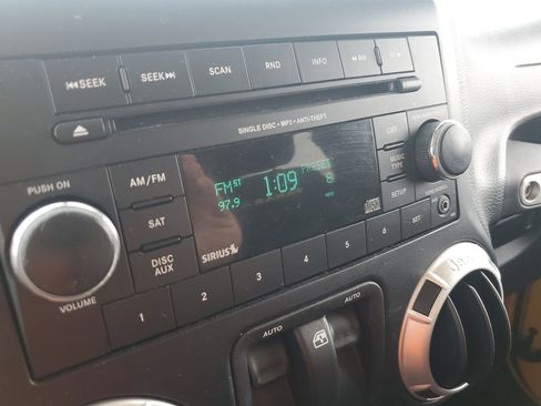 Used 2015 Jeep Wrangler Sahara image 21