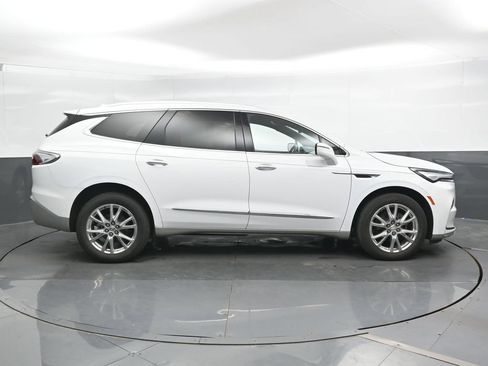 Used 2023 Buick Enclave Essence w/ Experience Buick Package AWD/4WD image 3