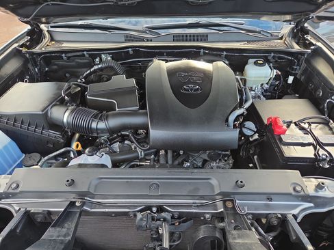 Certified 2023 Toyota Tacoma TRD Off-Road image 35