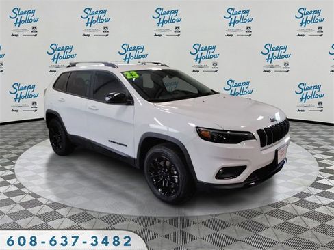 Used 2023 Jeep Cherokee Altitude Lux image 3