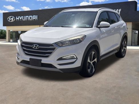 Used 2017 Hyundai Tucson Sport image 4