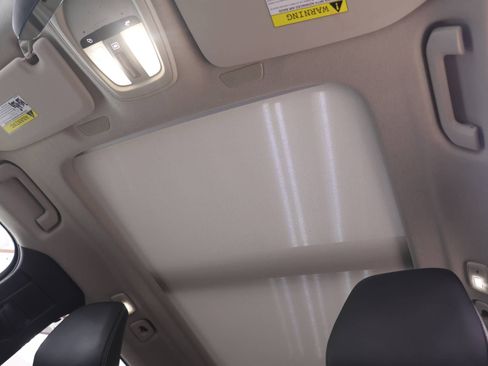 Used 2025 Volvo XC40 B5 Core image 21