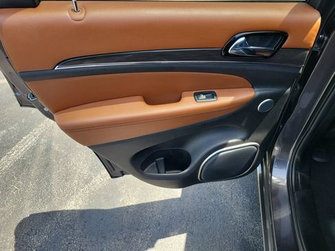 Used 2020 Jeep Grand Cherokee Overland AWD/4WD image 18