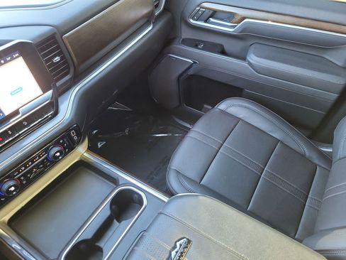 Used 2025 Chevrolet Silverado 2500 High Country w/ Midnight Edition image 11