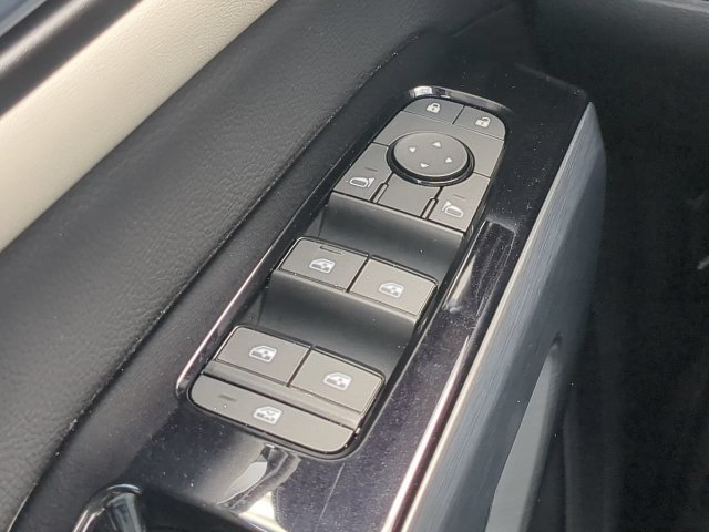 Used 2025 Nissan Pathfinder SL FWD image 28