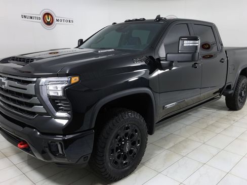 Used 2024 Chevrolet Silverado 2500 High Country w/ High Country Premium Package AWD/4WD image 5