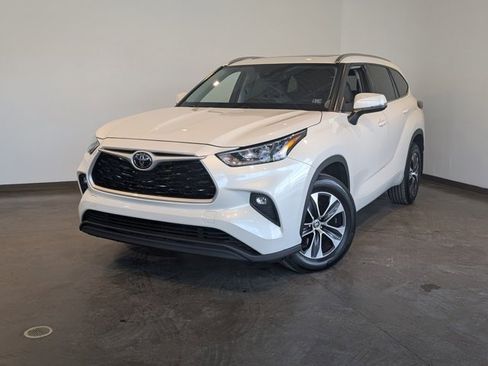 Used 2020 Toyota Highlander XLE image 1