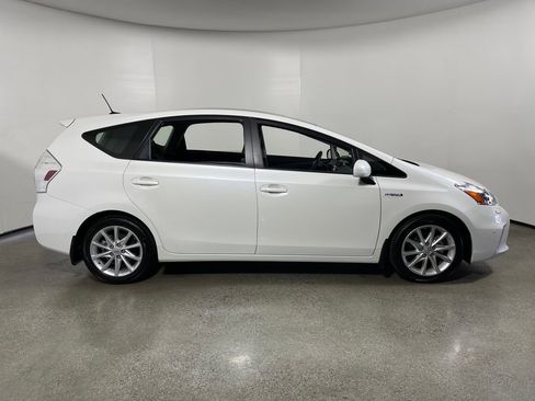 Used 2012 Toyota Prius V Five image 2