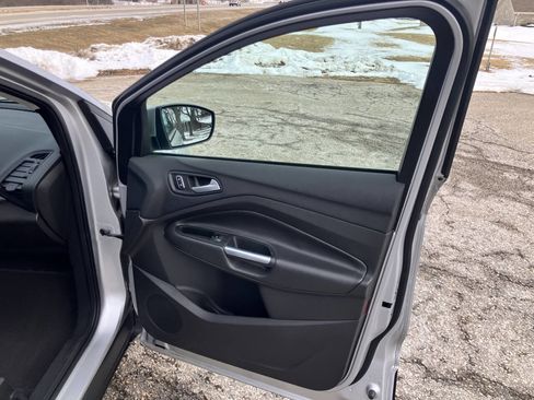 Used 2015 Ford Escape SE image 28
