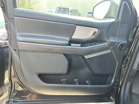 Used 2025 Ford Expedition Active RWD image 9