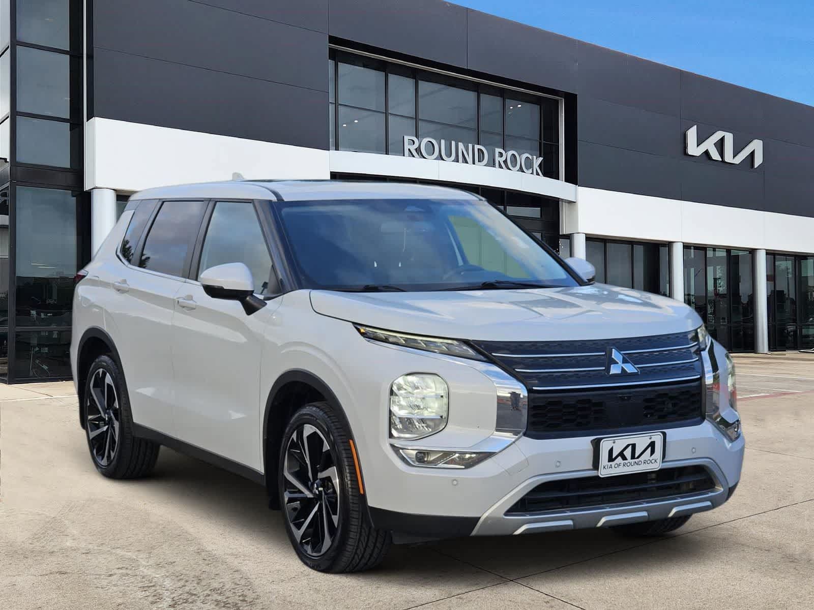 Used 2022 Mitsubishi Outlander SE FWD image 3