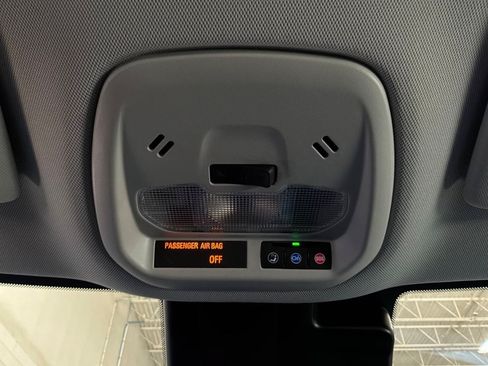 Used 2025 Chevrolet Trax LT FWD image 17