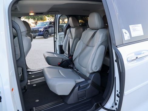 Certified 2026 Toyota Sienna XLE FWD image 35