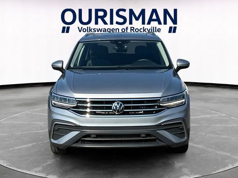 Used 2023 Volkswagen Tiguan SE w/ Panoramic Sunroof Package FWD image 8