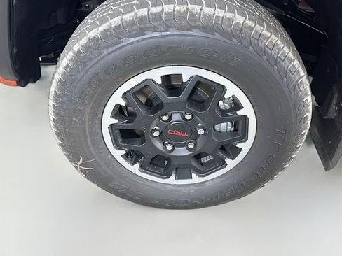 Used 2025 Toyota Tacoma TRD Off-Road image 29