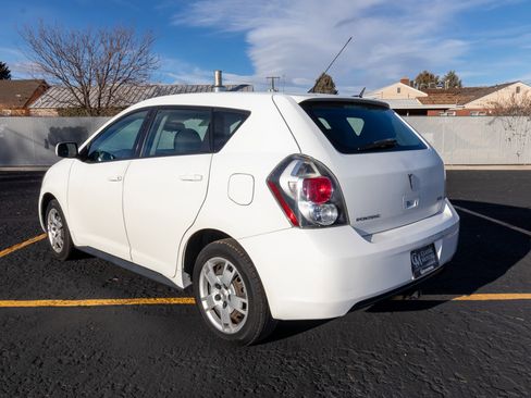 Used 2010 Pontiac Vibe w/ Preferred Package image 6