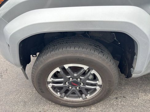 Used 2025 Toyota Tacoma TRD Sport AWD/4WD image 8