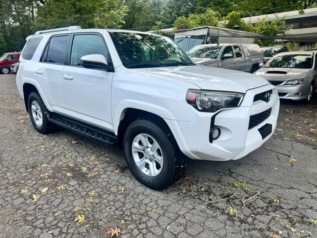 Used 2018 Toyota 4Runner SR5 AWD/4WD image 3