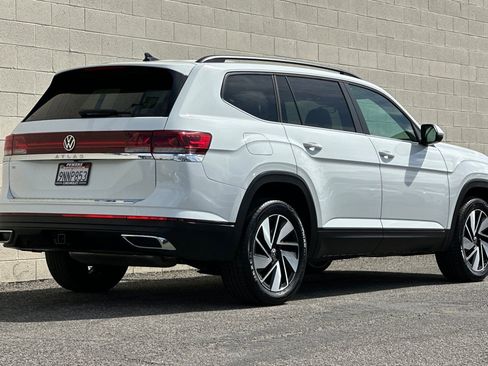 Used 2024 Volkswagen Atlas SE FWD image 4