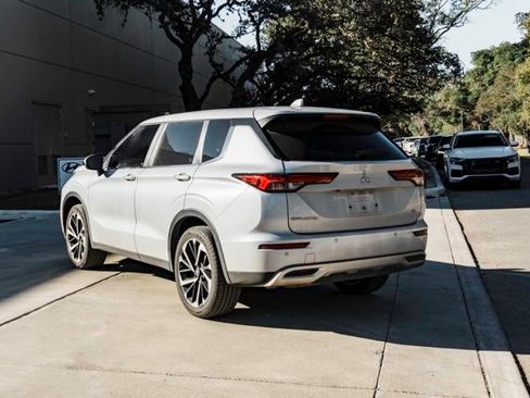 Used 2023 Mitsubishi Outlander SE image 4