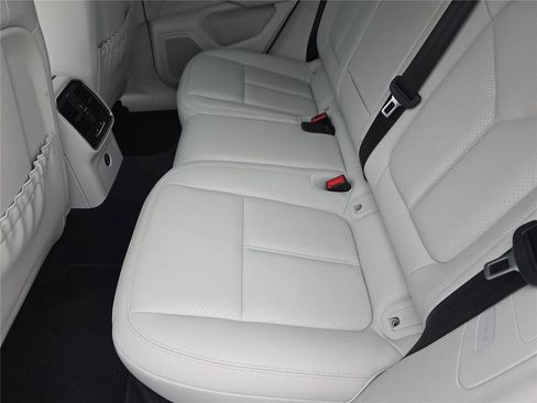 Used 2023 Porsche Macan S image 12