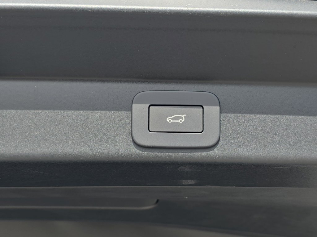 New 2026 Land Rover Range Rover Sport SV AWD/4WD image 13