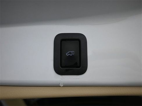 Used 2017 Toyota Highlander XLE image 42