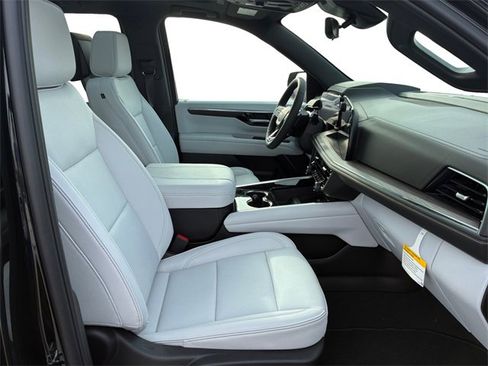 New 2025 Chevrolet Suburban Premier image 13