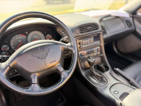 Used 2002 Chevrolet Corvette Convertible w/ Preferred Equipment Group1 RWD image 8