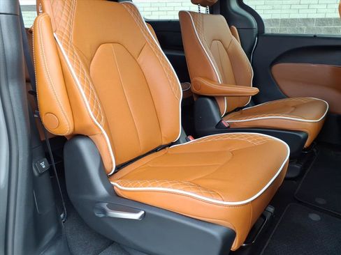 New 2026 Chrysler Pacifica Pinnacle w/ Trailer Tow Group image 9